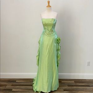 Long train 👗 formal dress